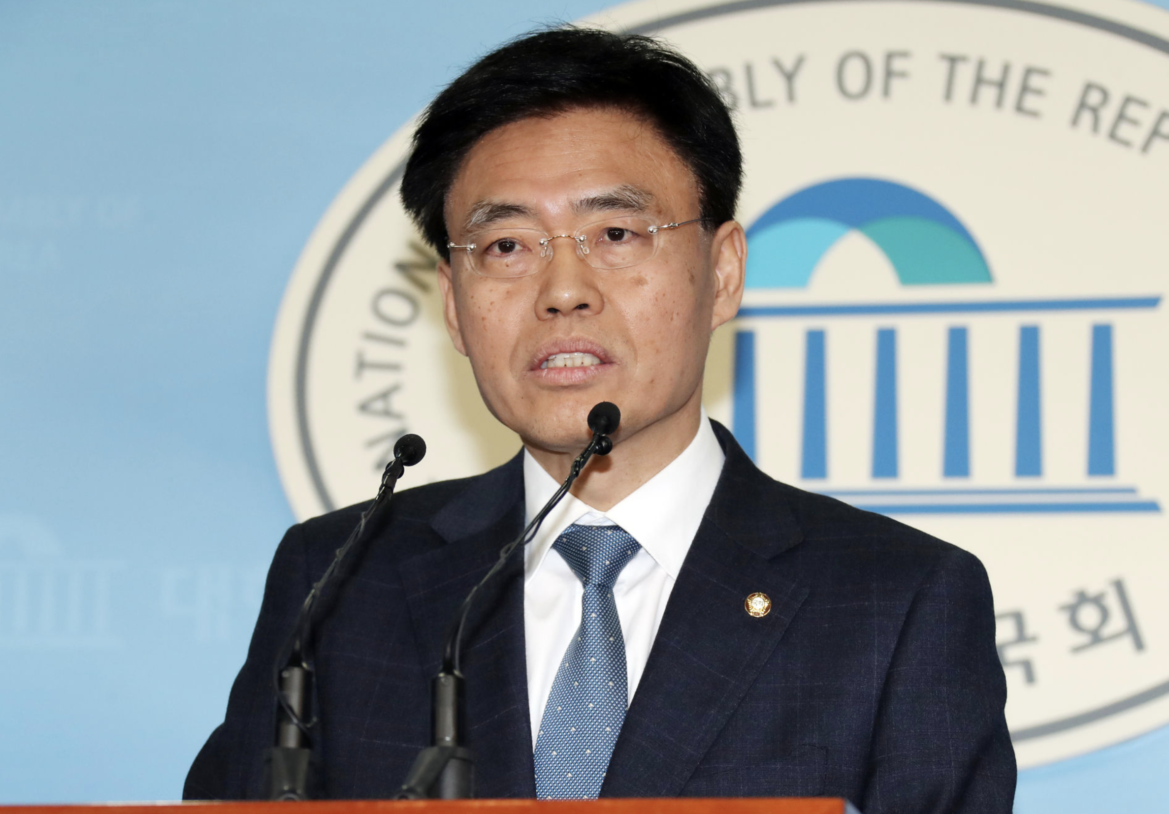 최교일 스트립바