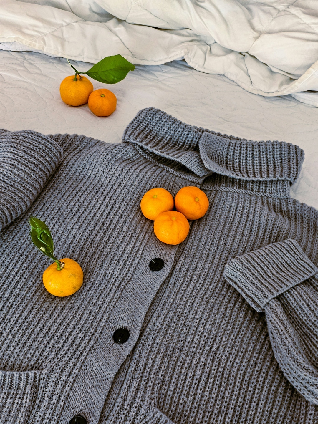 그레이 스웨터 사진