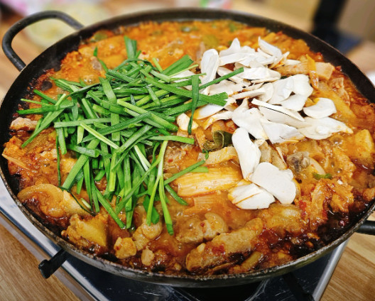 6시내고향 경산 자인공설시장 돼지찌개 두루치기 맛집