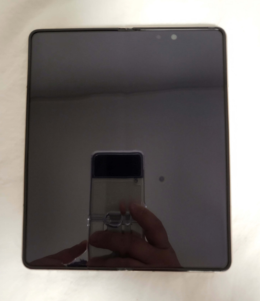갤럭시폴드4 내부 화면 사진