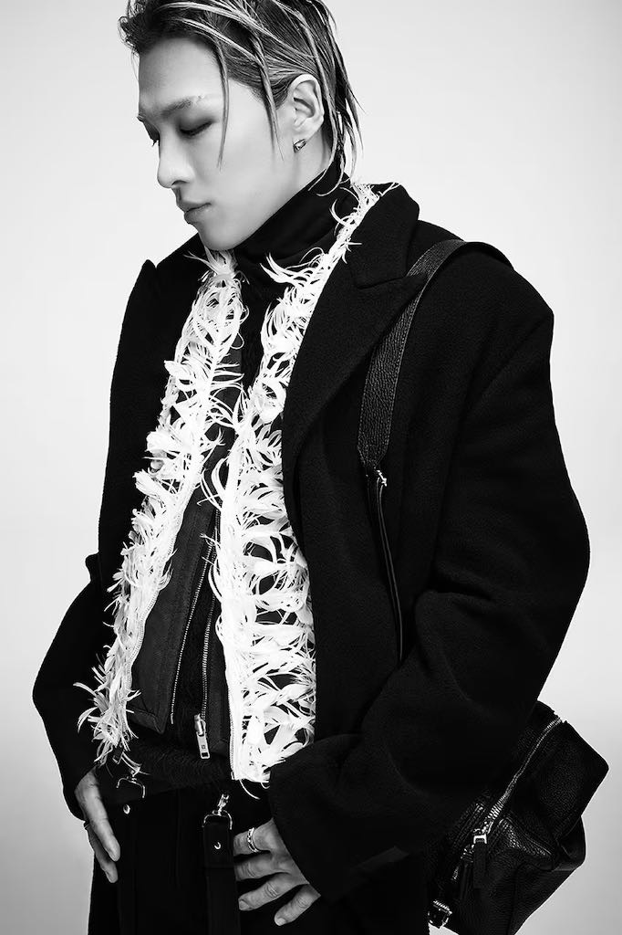 태양-지방시-매튜윌리엄스-화보-사진-2023-FW