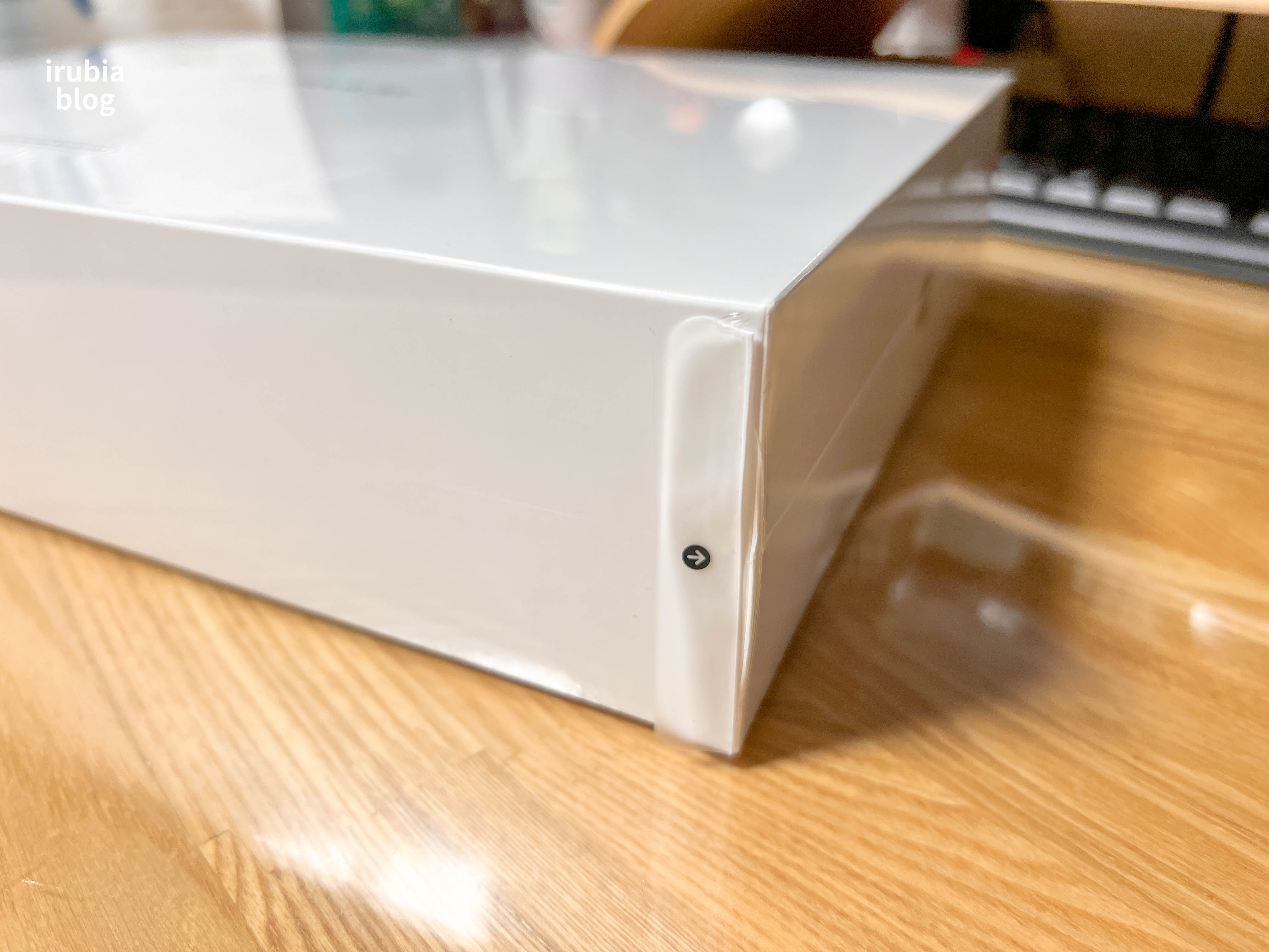 손잡이를 잡아 당겨서 포장을 뜯는 방식이다.