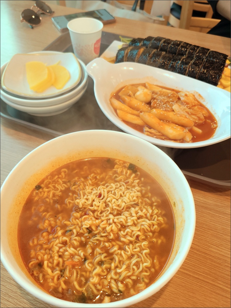 다정이네김밥-주문-식사