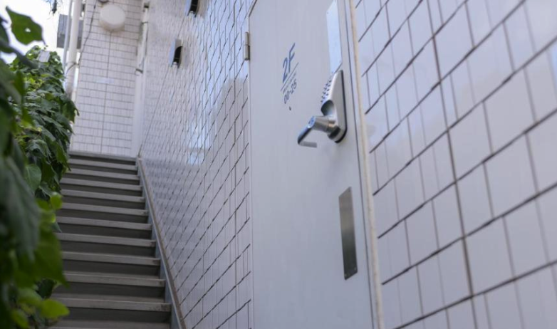 아몬드 호스텔 앤 카페 2층 입구