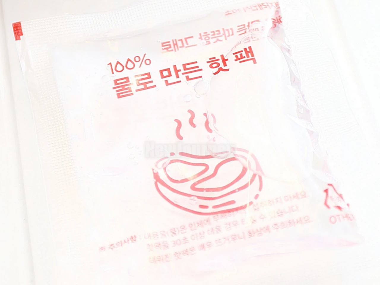 왓더버거 직화 통새우버거 봉지 하단 물로 만든 핫팩