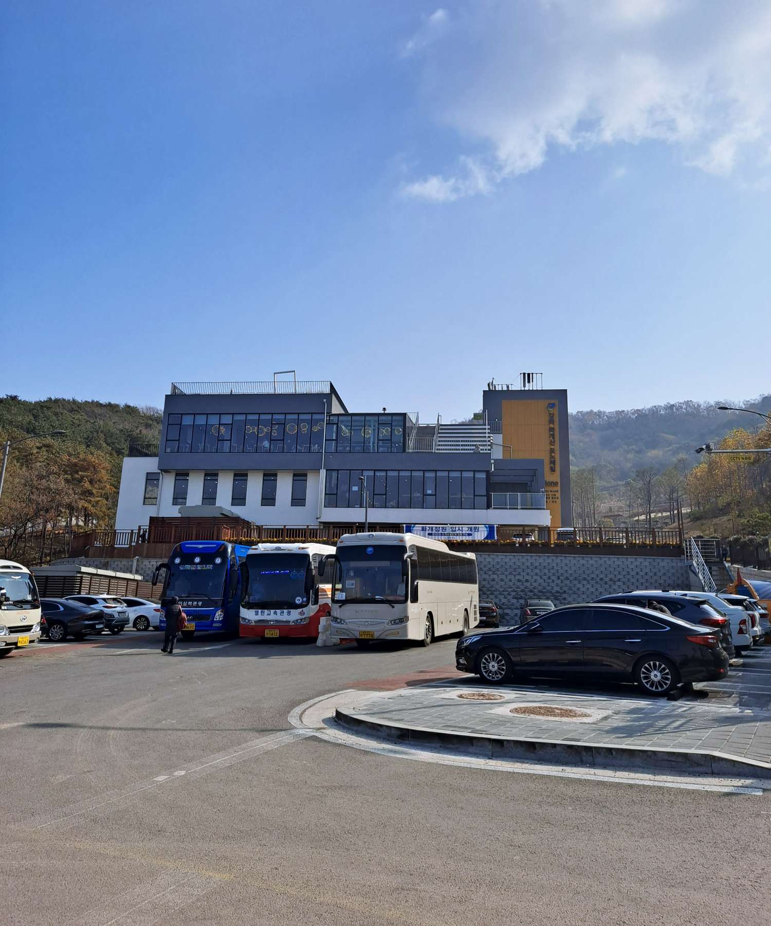 모노건물이 보이다