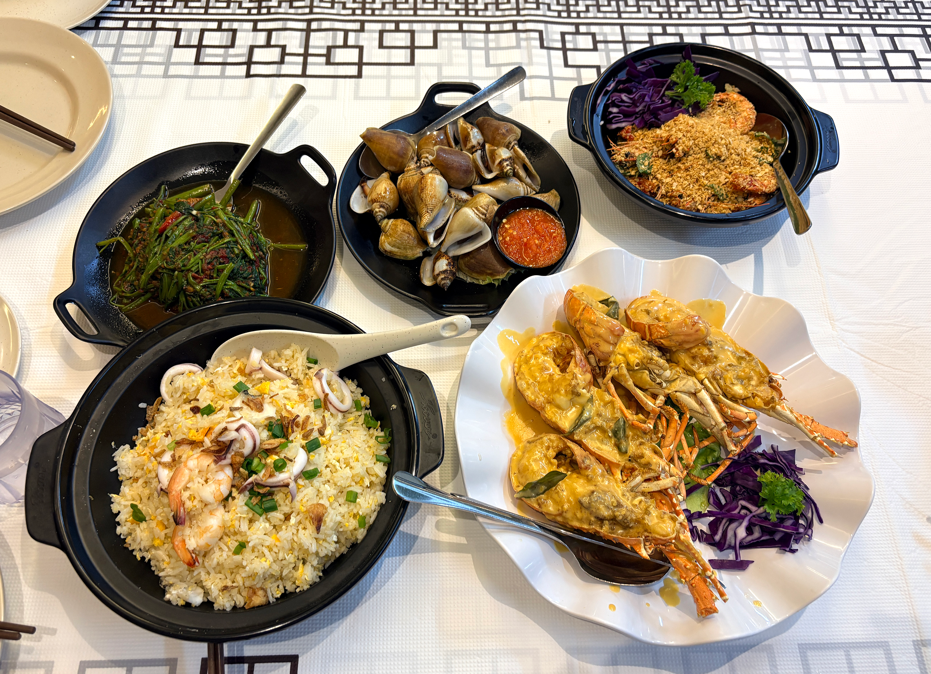 데사루 우타마 시푸드(Desaru Utama Seafood) 식당에서 주문한 음식