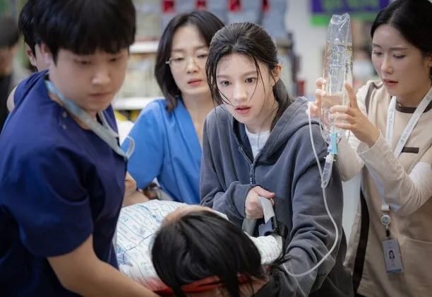 언젠가는 슬기로울 전공의생활 출연진 정보 등장인물 몇부작 OTT 스핀오프
