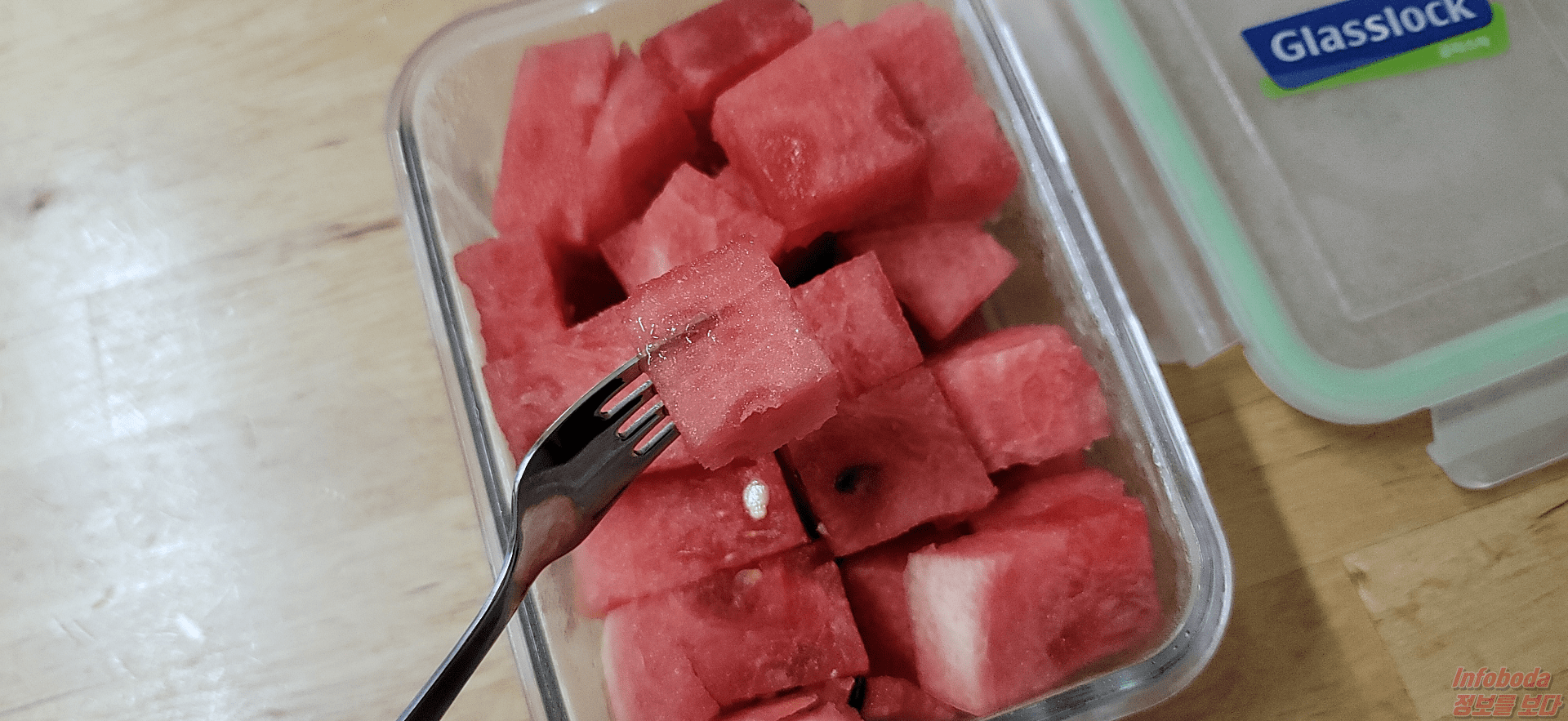 밀페용기에 보관한 수박