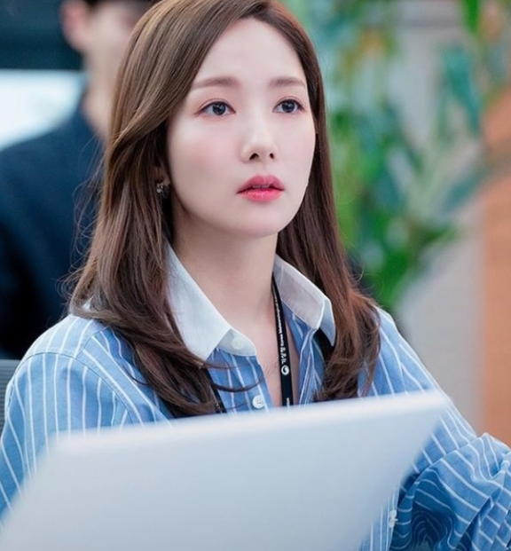 박민영 오피스룩