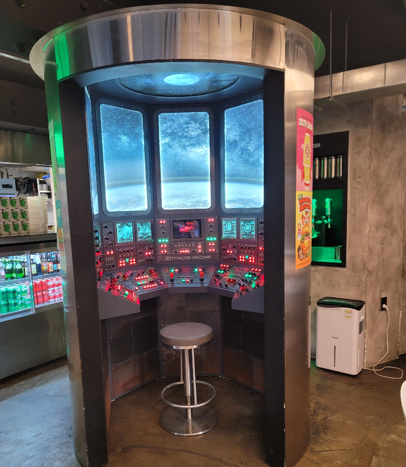 제스티살룬 연남 우주선 컨셉 포토존