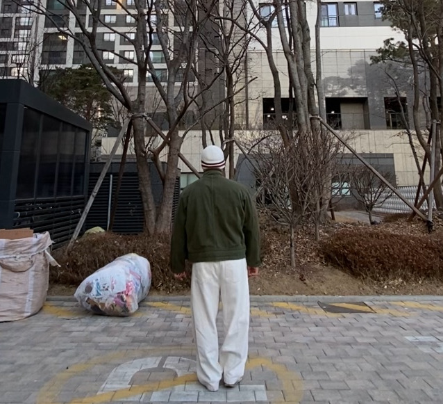 데일리룩('26.1.29.)루오에스펙 울니트햇 버킷햇 벙거지, 밴웍스 폴라티, 메이든 스웨덴 야상 모터사이클 재킷, 무신사스탠다드 벌룬팬츠, 나이키 코르테즈 옐로우 레빗 23 SE