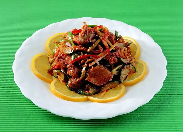 지금 필요한 것은 극단이 아니라 자기 관찰이다