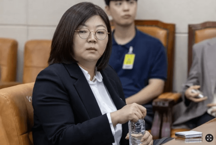 김주영-어도어이사-생수-물병