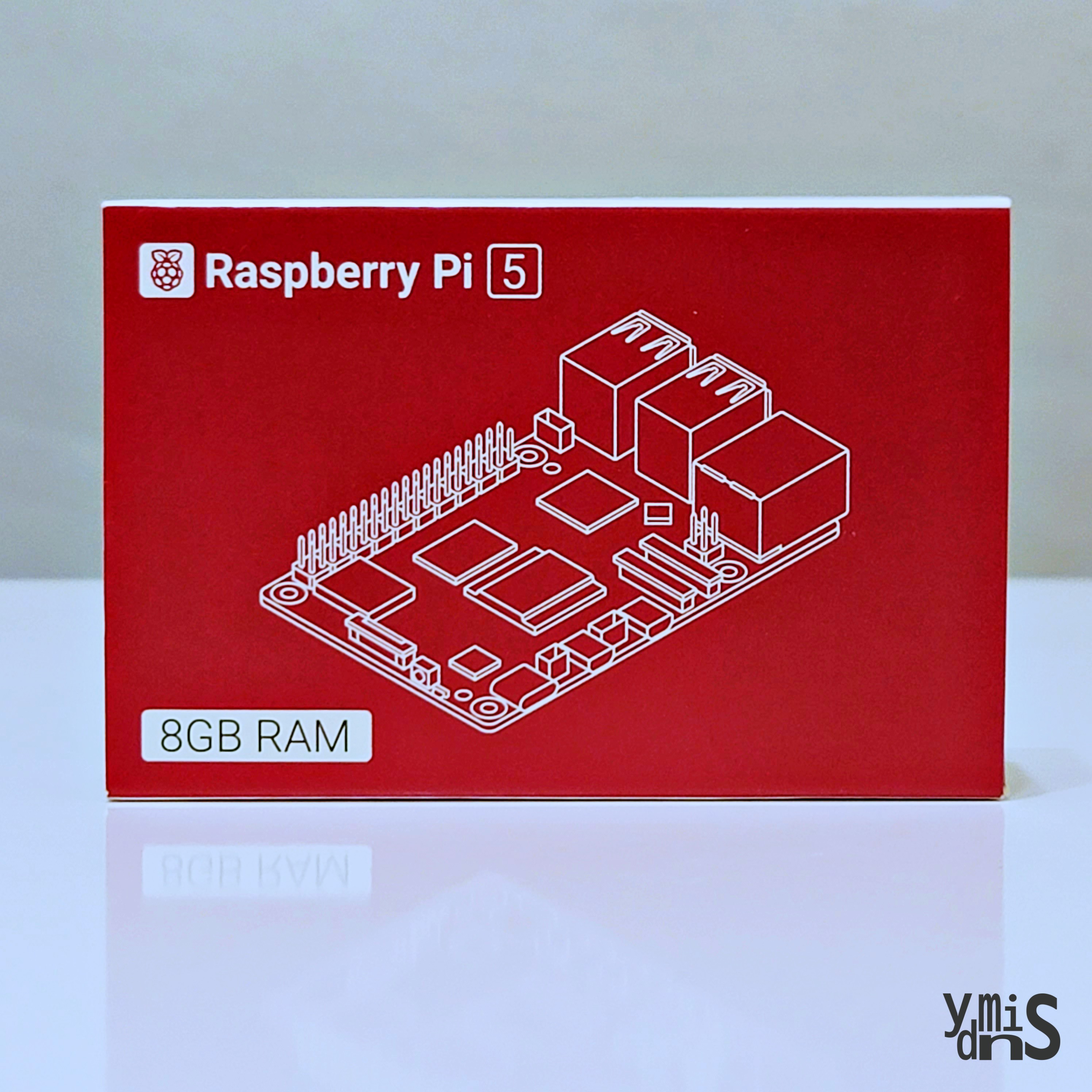 라즈베리파이 상자 앞면 모습이다.