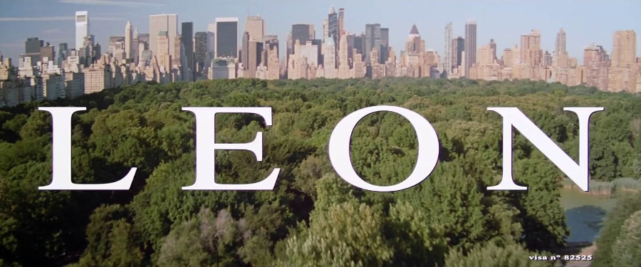 레옹 (1994) 영화 리뷰｜고독한 킬러와 상처 많은 소녀의 기묘한 동거!