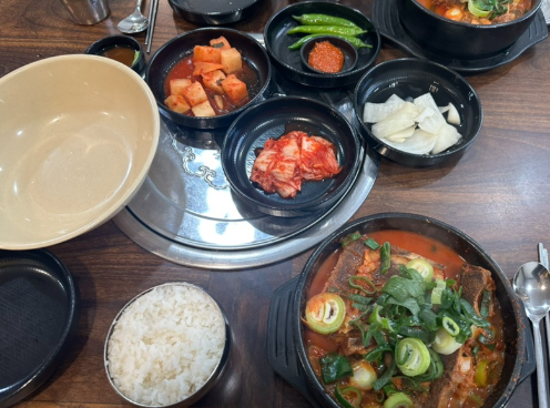 얼큰한뼈해장국 &ndash; 현지인들이 &ldquo;얼큰이&rdquo;라고 부르는 해장 명소