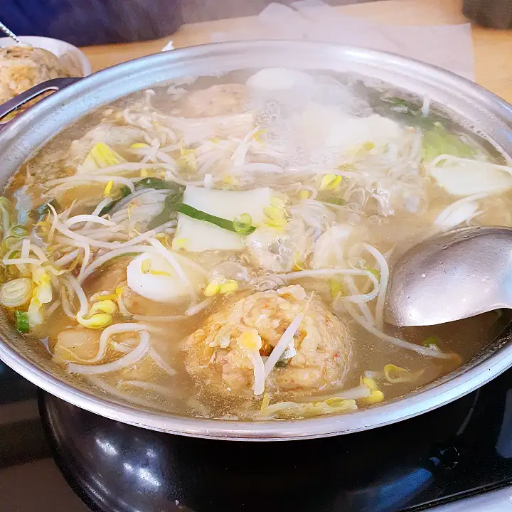 진심 가득 건강 담은 맛 시흥 물왕저수지 맛집 추천 생방송투데이 1mm 굴림복만두 밀키트 전국 택배 온라인 주문 가능 굴림만두 만두전골 오늘방송 수요맛전 맛집