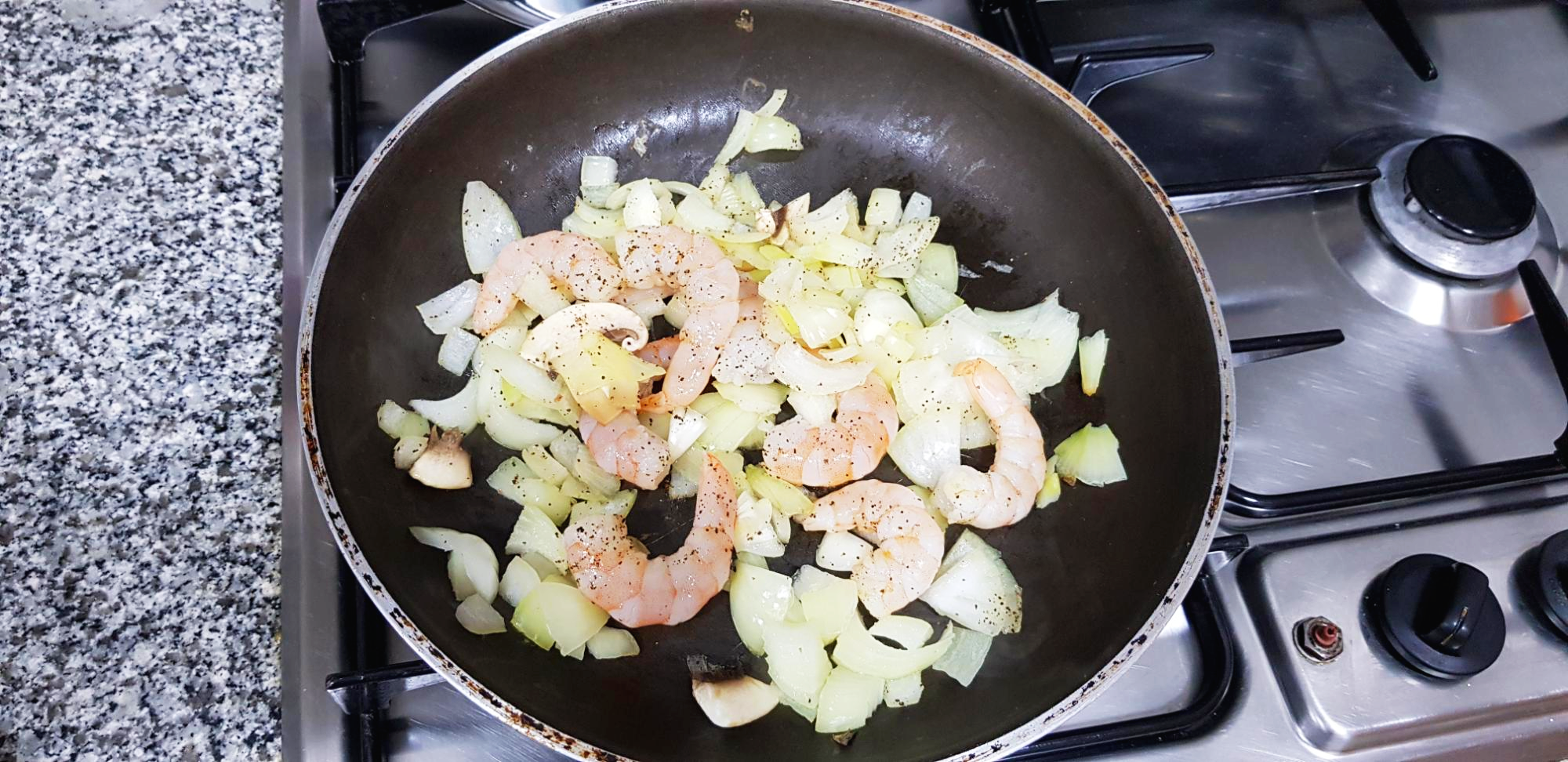 스파게티 만들기, 재료볶기