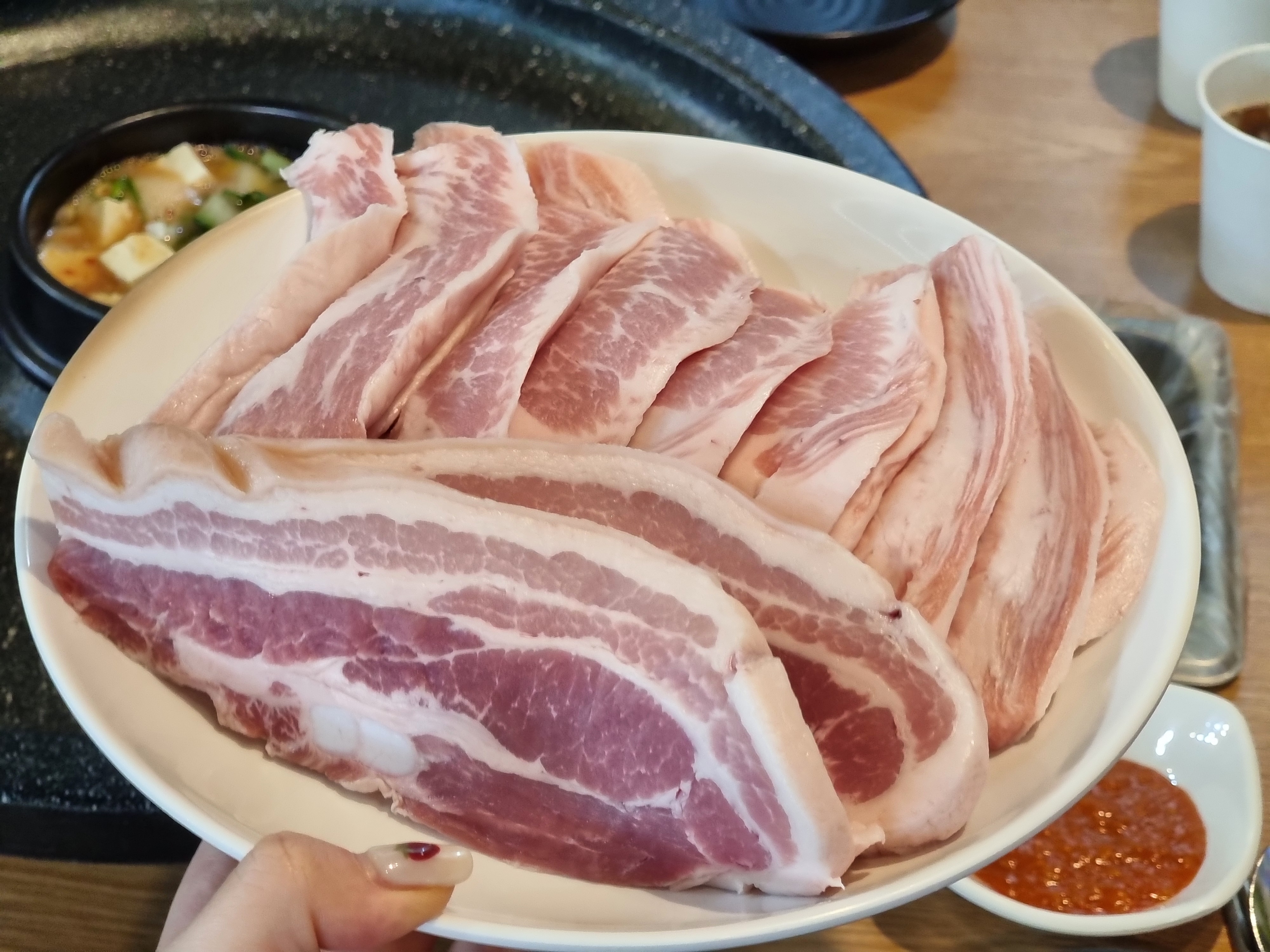 ▲ 보정 1도 없는 고기 퀄리티 보세요. 선홍빛 육색이 미쳤습니다.