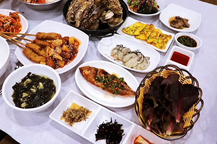 통영 식당 굴삼합 굴무침 굴어묵 굴조림 생굴 석화찜 굴솥밥 굴탕수육 생생협찬 맛집 추천