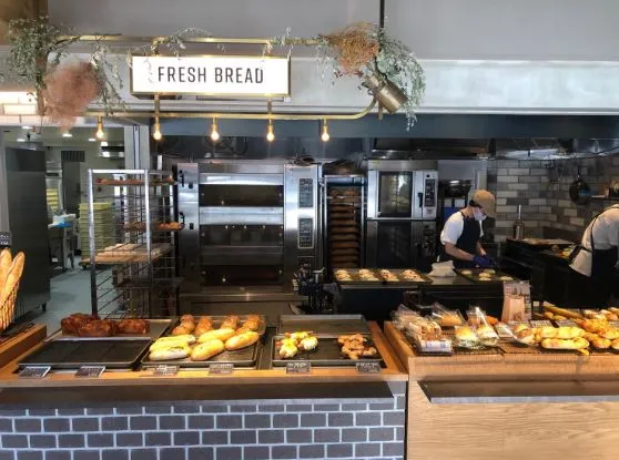 후쿠오카-유명한-빵집-풀풀하카타-내부모습-갓-나온-빵들