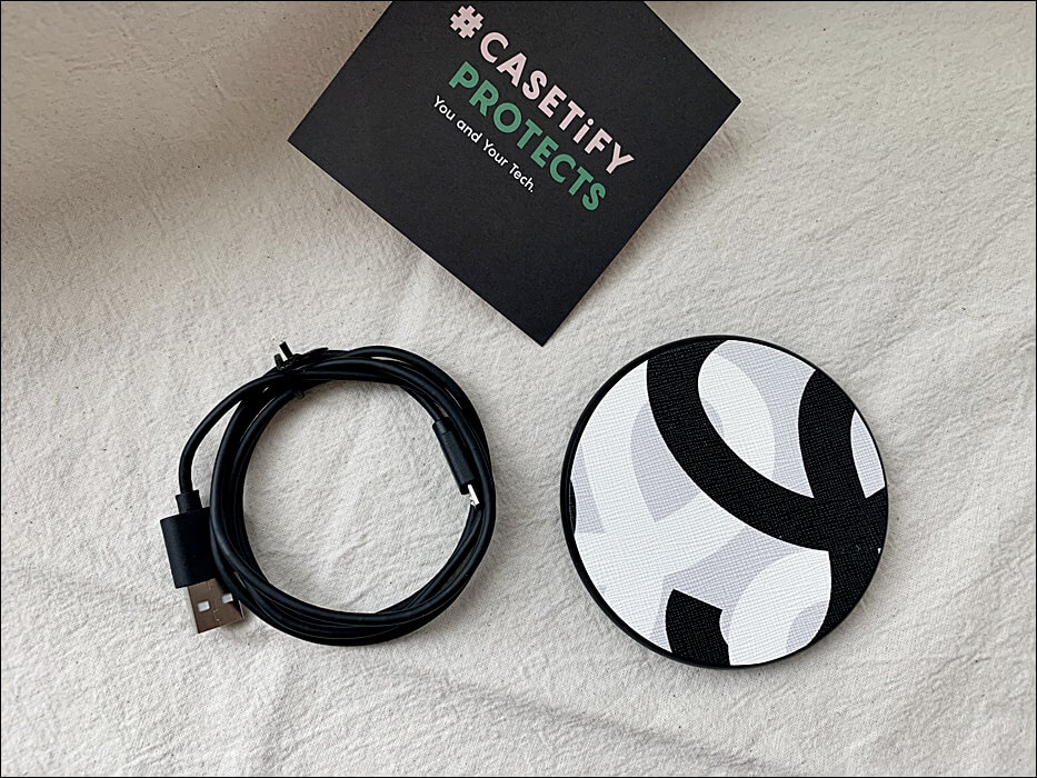 핸드폰 무선 충전기 추천: Casetify 루피 와이어리스 차저