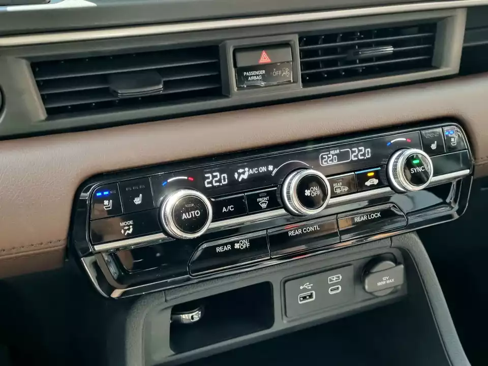 혼다 파일럿의 공조 장치 컨트롤러 구성은 이렇습니다.