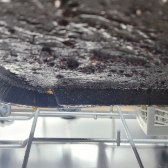 에코버 올인원으로 설거지 하기전 애벌 설거지 없이 불판을 식세기에 넣었다.