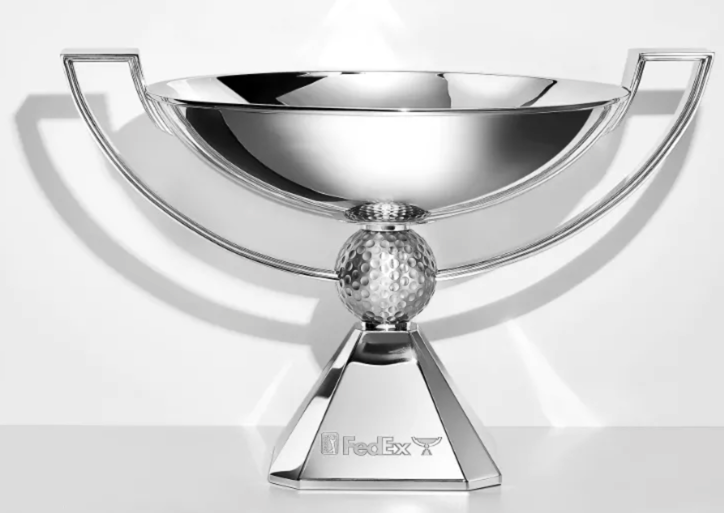 페덱스컵 플레이오프 최종 우승자에게 주어지는 '페덱스컵'