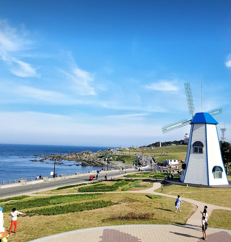 한반도에서 가장 먼저 해가 뜨는 감동의 순간, 간절곶