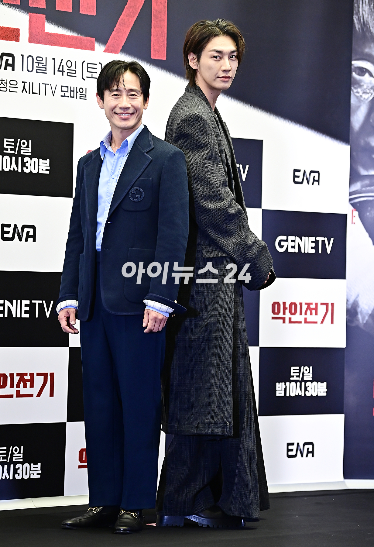 배우 신하균이 13일 오후 서울 마포구 스탠포드호텔 서울에서 진행된 지니 TV 오리지널 드라마 '악인전기' 제작발표회에서 포토타임을 갖고 있다. [사진=곽영래 기자]