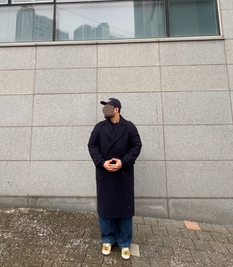 데일리룩('26.1.12.)에페 빈티지 할리우드 스타 볼캡, 그레이휴 더블브레스티드 롱코트, 후브스 헤비케이블니트 울 스웨터, 무신사스탠다드 벌룬 팬츠, 아식스 오니츠카타이거 골드