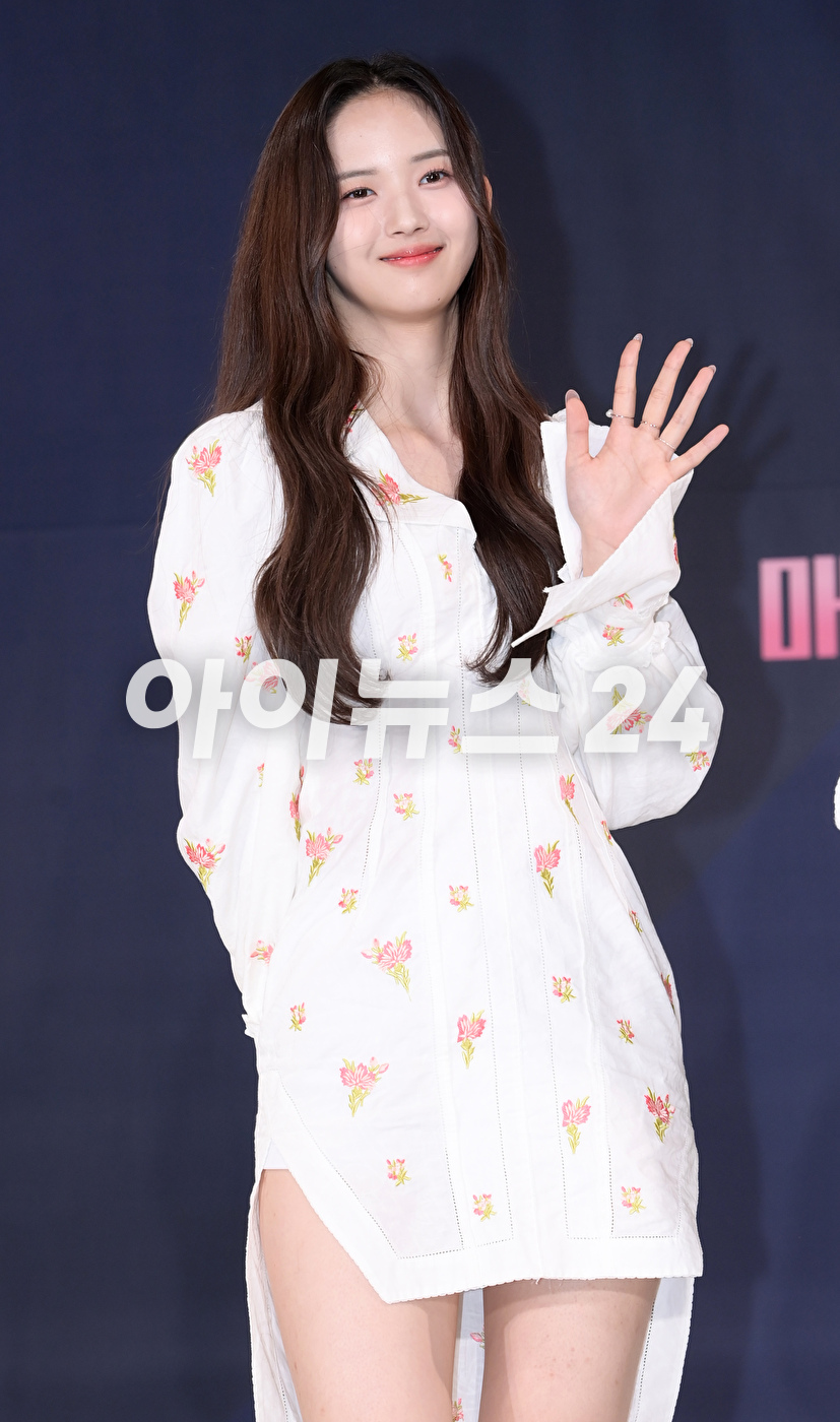 '청순 소녀의 인사' 트리플에스 이지우가 13일 오후 서울 종로구 HW컨벤션에서 진행된 Mnet '퀸덤퍼즐' 제작발표회에 참석하고 있다. [사진=정소희 기자]