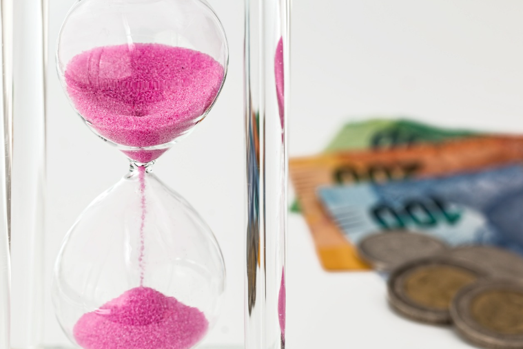 돈과 시간에 관한 사진