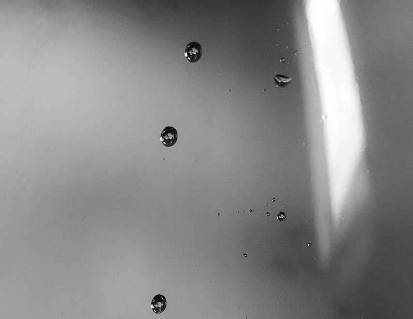 샤워 후 거울이 뿌옇게 되는 과학 – 응결과 온도차