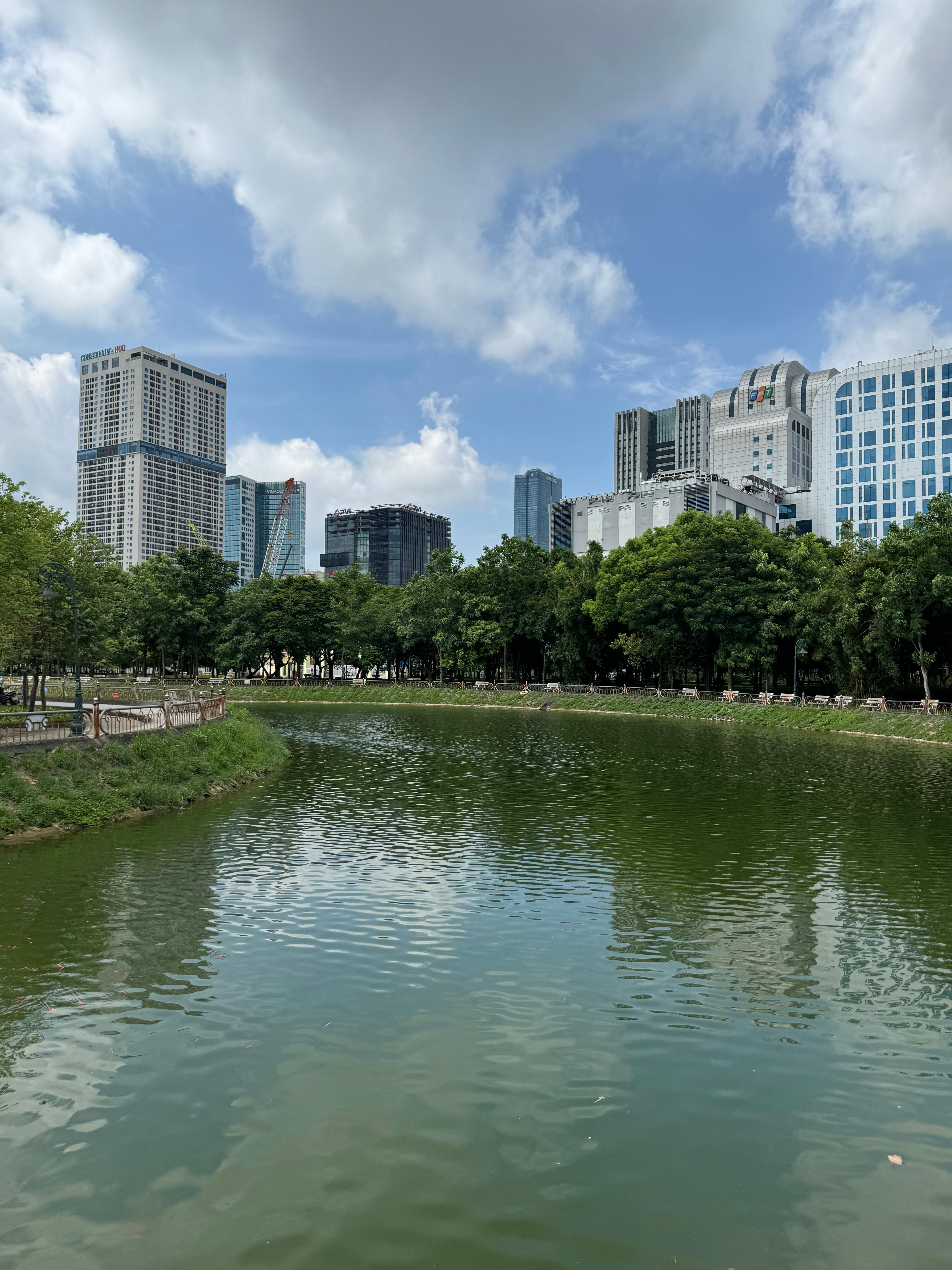 꺼우저이 공원(Công viên Cầu Giấy)