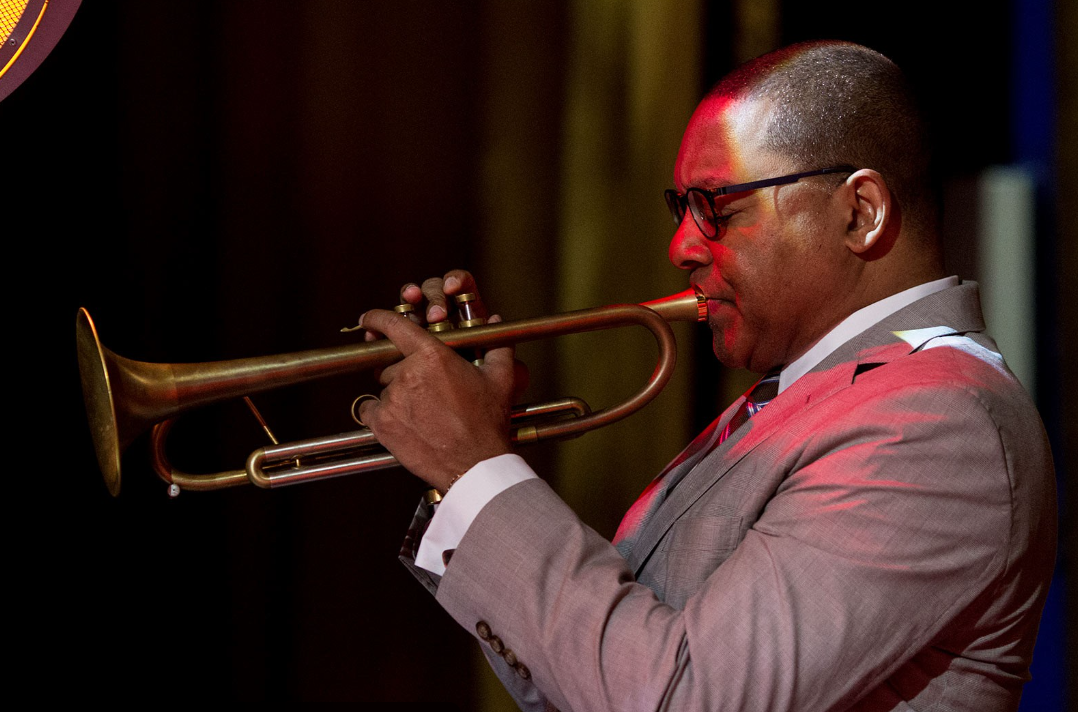 난감 교향곡 연주 관련 장면