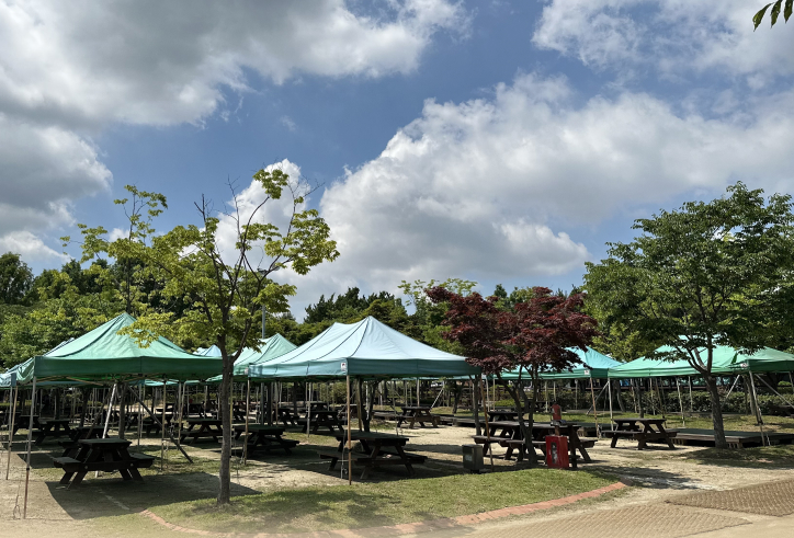 인천대공원 너나들이 캠핑장 그늘막