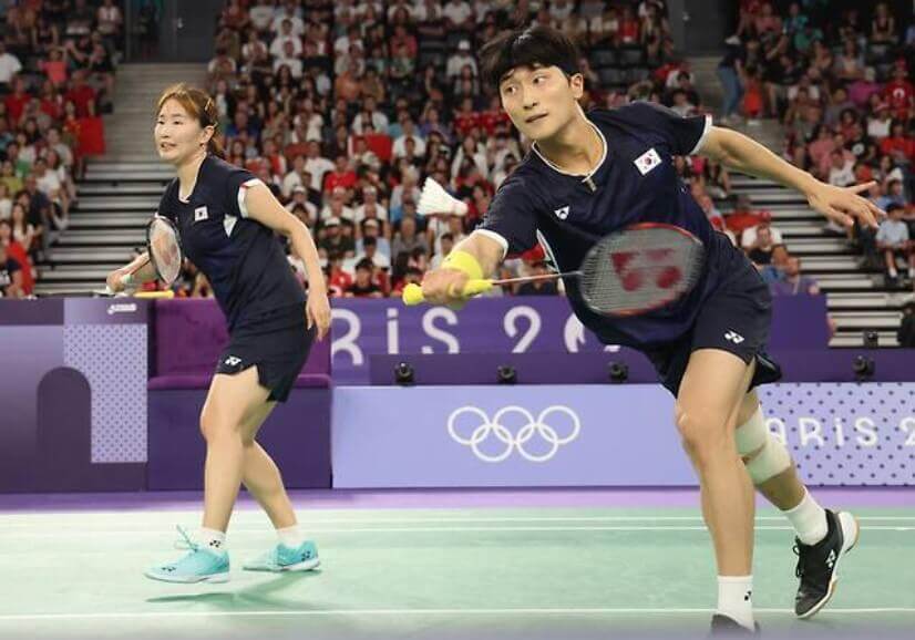 수비하는 김원호