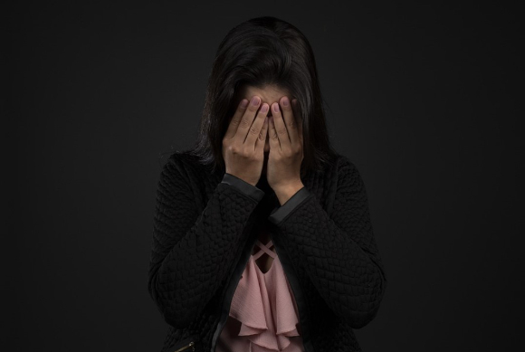 한밤중에 마당에 누워 있던 시어머니가 며느리의 차에 치여 숨지는 사고가 발생한 가운데, 이 며느리는 치매를 앓고 있던 시어머니를 지극정성으로 돌봐왔던 것으로 전해졌다. 본 기사와 무관한 이미지. [사진=픽사베이]