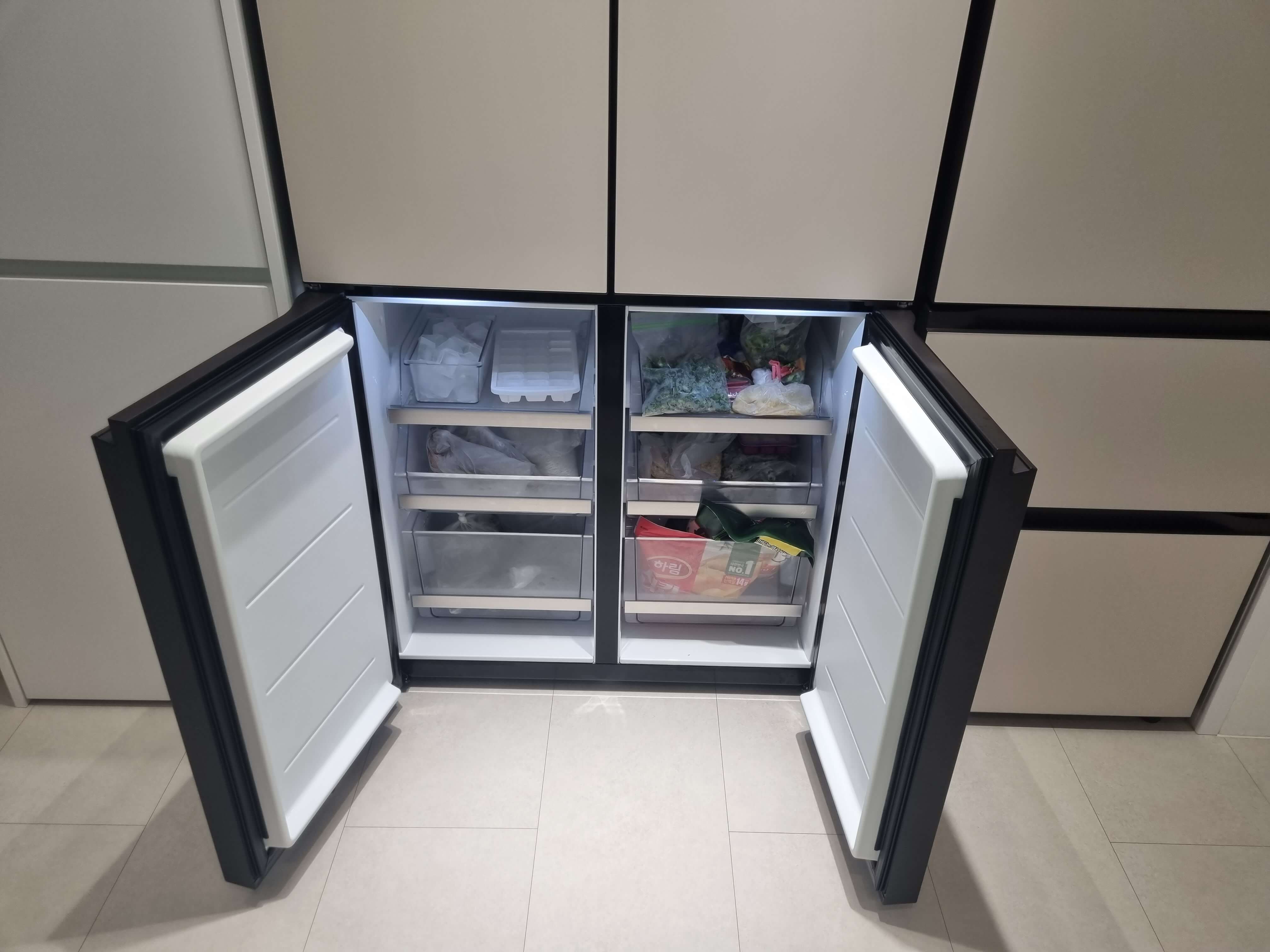빌트인 냉장고 하단