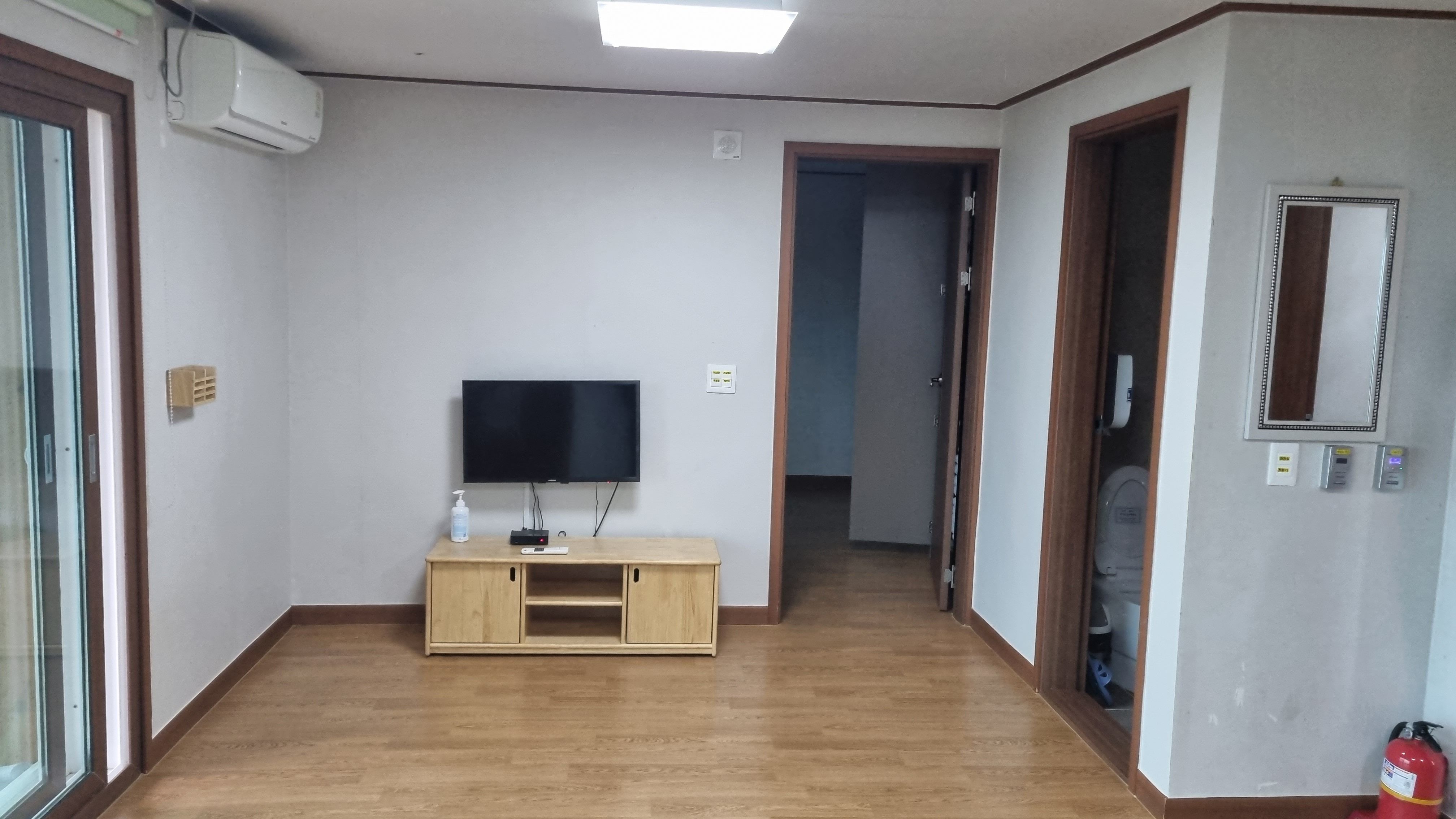 진도자연휴양림 휴양관 거실 내부