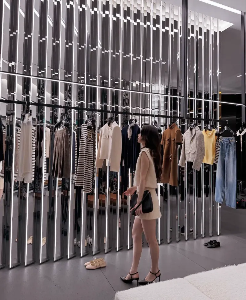 수지셀린느, 수지공항패션, 수지귀국패션, 수지패션, 수지트리옹프백, 셀린느트리옹프, 셀린느가방추천, 셀린느공항룩, 셀린느코디, 셀린느앰버서더, 뷔셀린느, 박보검셀린느, 셀린느25ss, 파리패션위크2025, 수지패션분석, 수지셀린느룩, 수지착장정보, 셀럽공항패션, 셀럽명품가방, 여자공항패션, 명품패션, 명품가방추천, 프렌치시크룩, 꾸안꾸공항패션