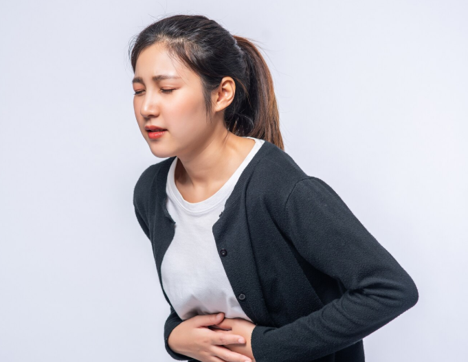 배가아픈여자