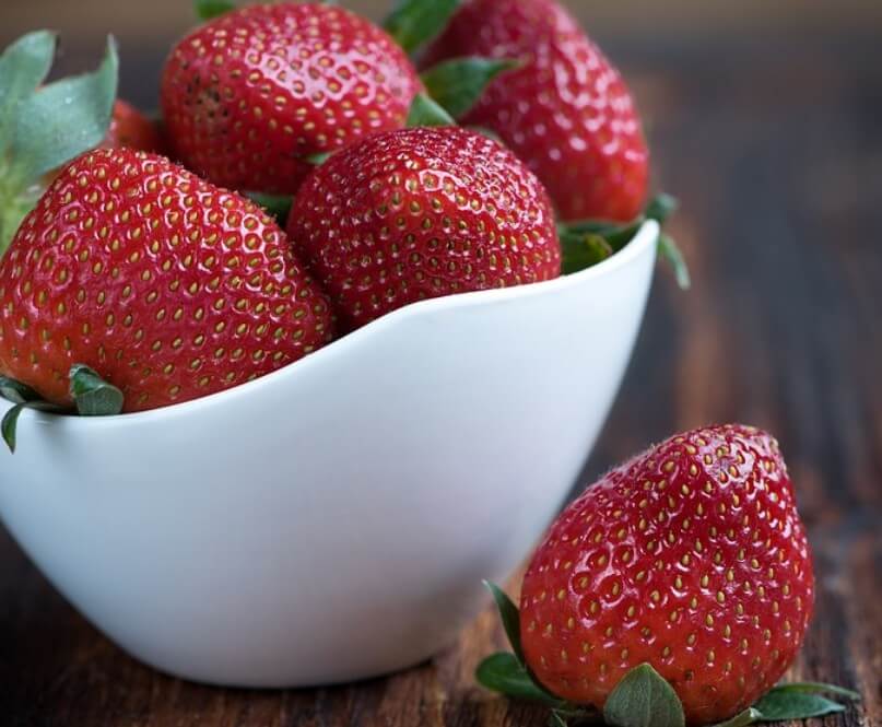 딸기 사진입니다.