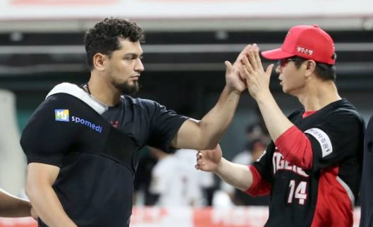 산체스 기아 데뷔전 승리 소식