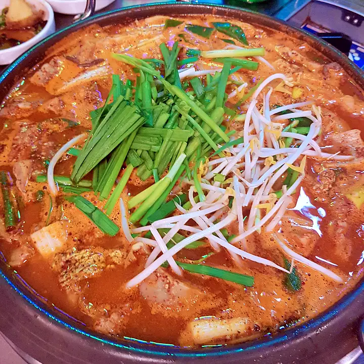 사당역 방배동 식당 곱창전골 더덕곱창구이 고소함의 극치 맛집 추천