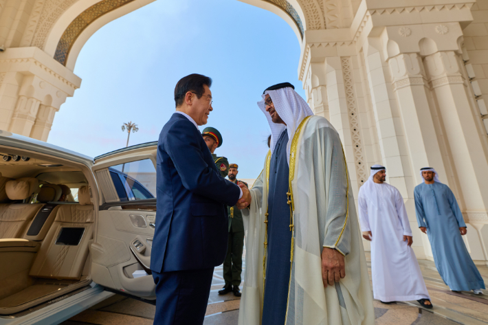 한국, 30조원 규모 UAE 스타게이트 프로젝트 참여…AI·우주·원전 대전환 시작됐다 관련 사진
