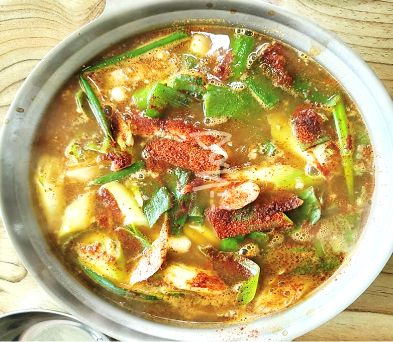 얼큰한 매운탕 스타일로 나온 전현무계획2 대부도 맛집의 민어탕 한 냄비